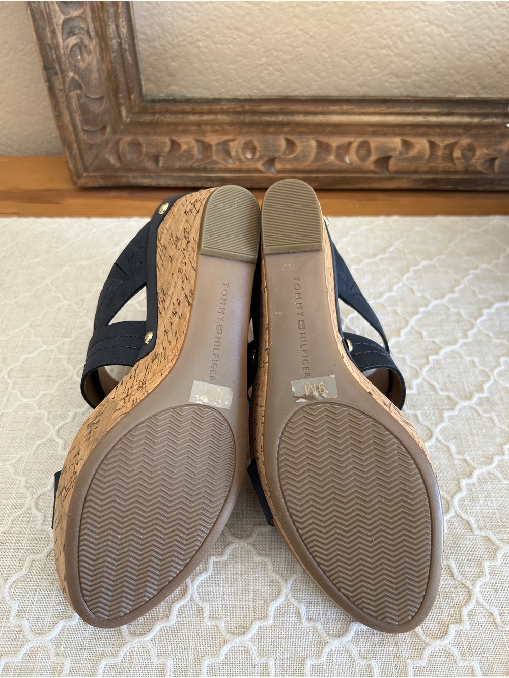 Tommy Hilfiger Navy Cork Wedge Sandals with Gold Buckle, Brand new in box, sz 9 - Picture 11 of 13
